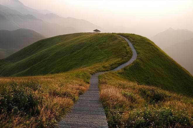 武功山徒步女孩意外去世，父母哭晕，她登山最致命的一点是这个