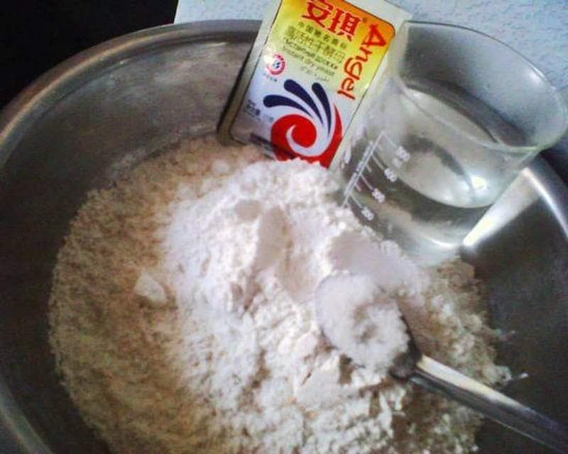 芹菜肉包子的详细制作步骤