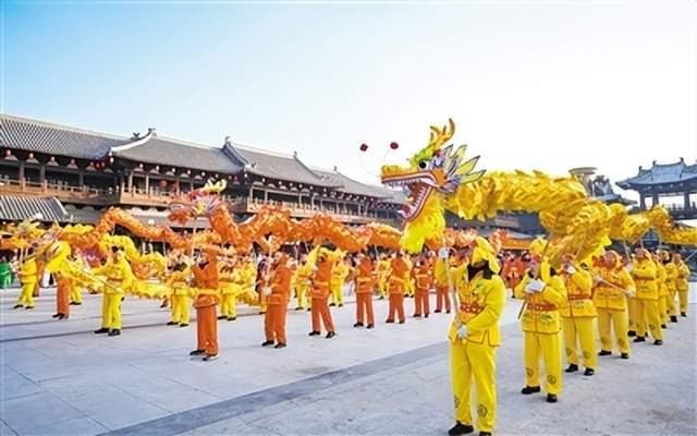 大同：市民游客乐享假期红火过年