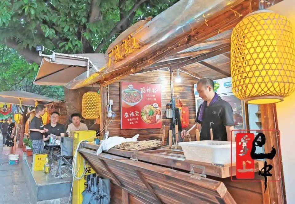 逛吃逛吃！巴中这条街大变样，坐标就在……