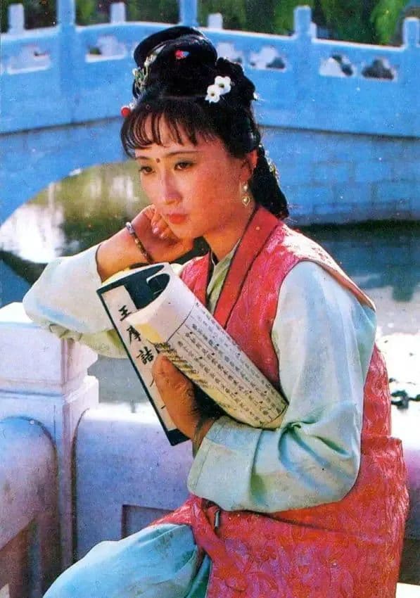 "大漠孤烟直"：王维笔下的自然奇观究竟是什么？