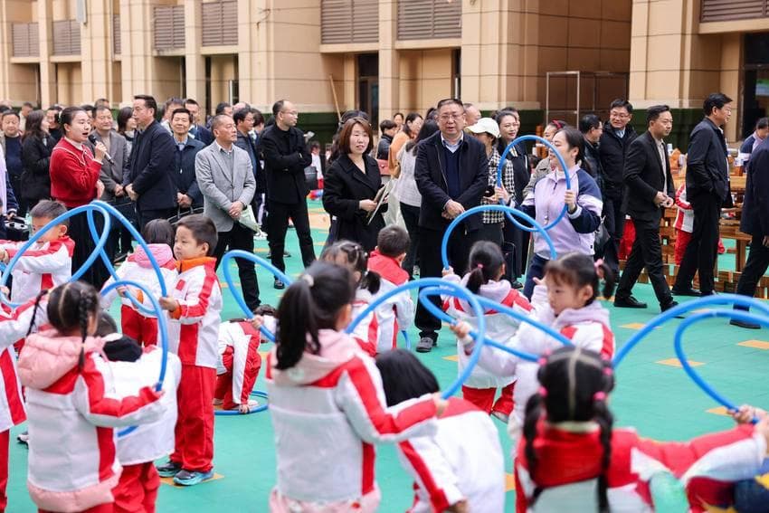 襄阳樊城：让幼儿在户外运动中“玩”出健康童年