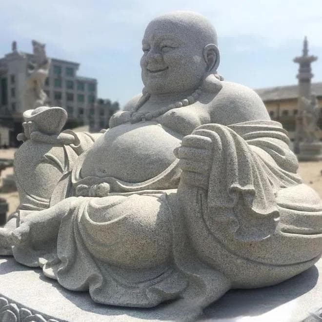 笑对人生百态：石雕弥勒佛笑容中蕴含的生活智慧