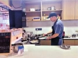 上海等地菜市兴起“代炒菜”，档口现排队盛况
