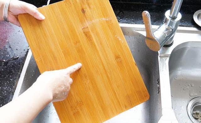 新菜板这样保养，10年都不发霉不开裂