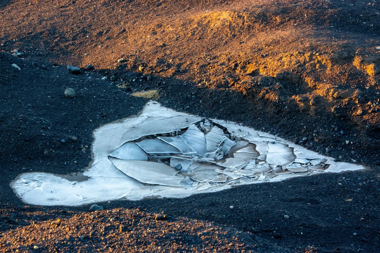 呼伦贝尔草原：冰臼火山林与湿地湖泊共生的自然奇观