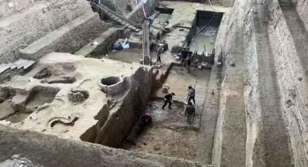 河南郑州小双桥遗址：连接郑州商城与安阳洹北商城的商代都邑