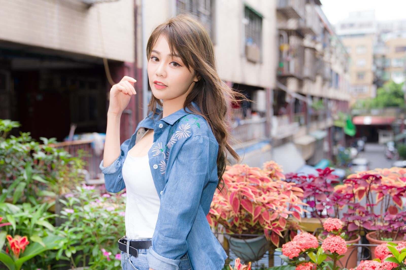 范成大《四时田园杂兴》（昼出耘田夜绩麻）赏析