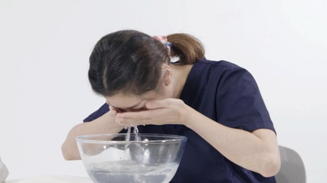 生理盐水敷脸的正确方法