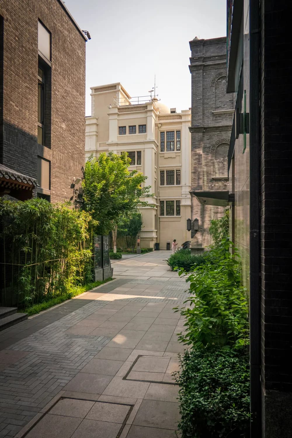历史文化街区保护：基础设施改造与绿色建筑的融合之路