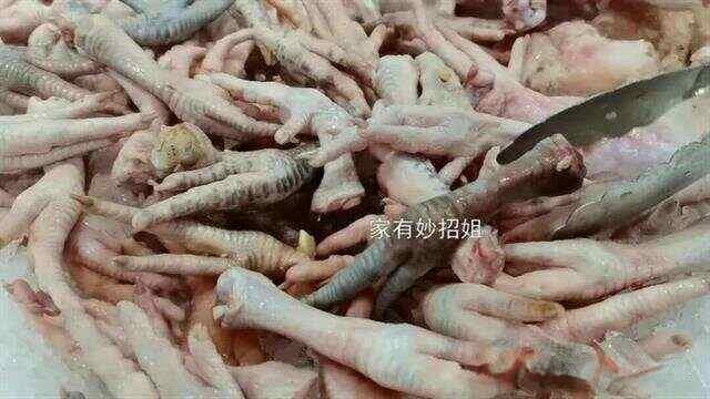 一只鸡只有两个鸡爪，但是市场上却那么多鸡爪？为你揭开真相！