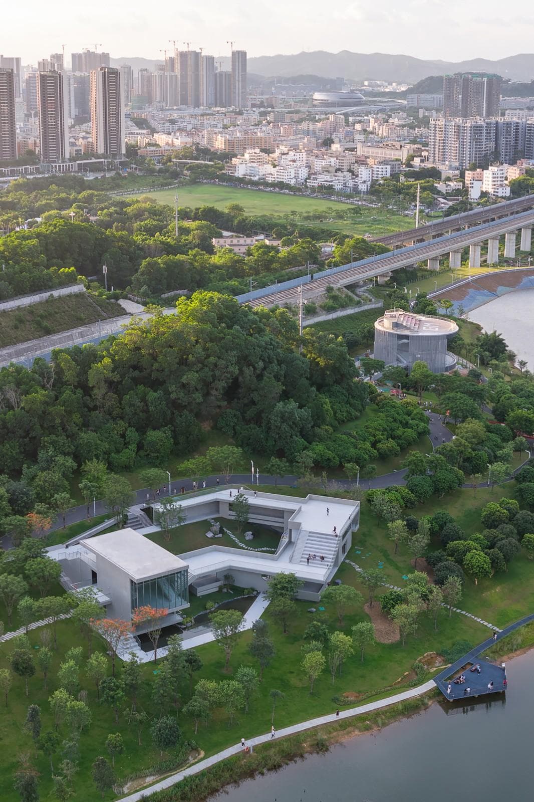 日熹阁与月在庭：深圳现代建筑设计的创新实践