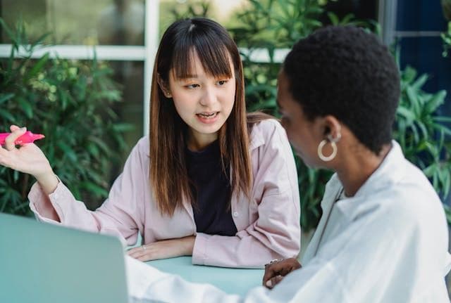 如何让英语会话更地道？掌握正确的重音和说话节奏