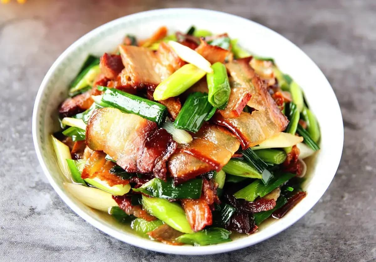 炒腊肉，硬得嚼不动？炒前多做2步，腊肉不咸不硬，配啥菜都好吃