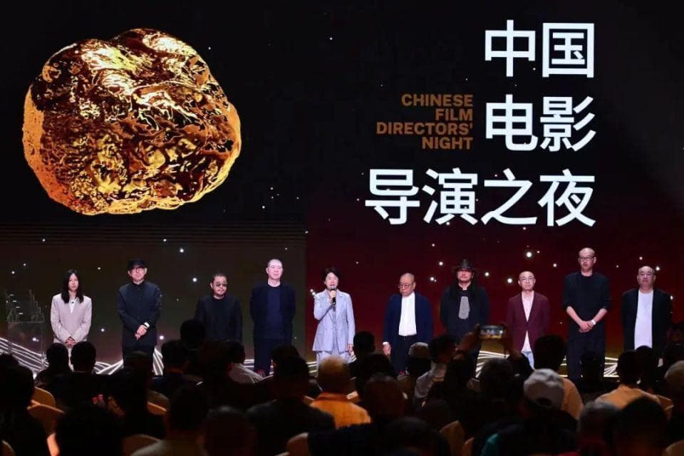 中国新生代导演崛起的这十年，她一直在背后默默付出