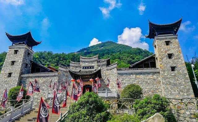 武汉市黄陂区木兰清凉寨景区：四季分明的自然美景与人文景观