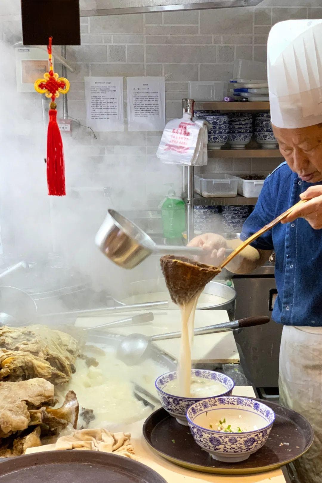 山东各地羊汤全攻略：从单县白汤到莒县清汤，品味齐鲁美食文化