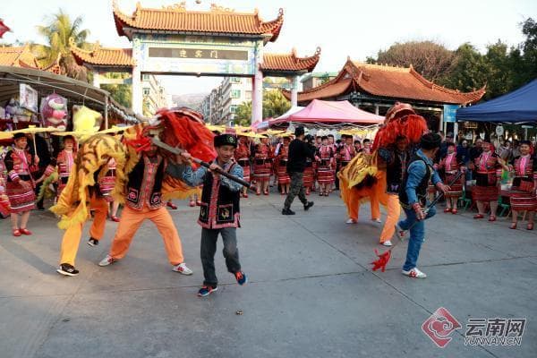 云南元江：赶浪漫花街 体验别样傣族风情