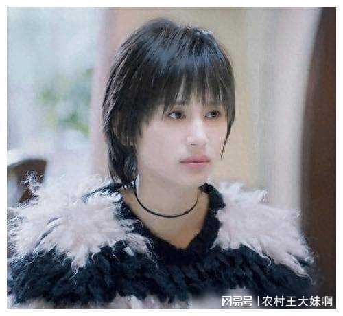 王子文的演技细节：如何塑造《欢乐颂》中的曲筱绡