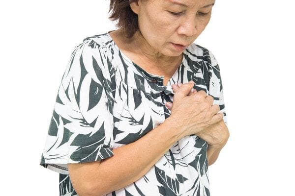 心脏病的胸口疼痛症状