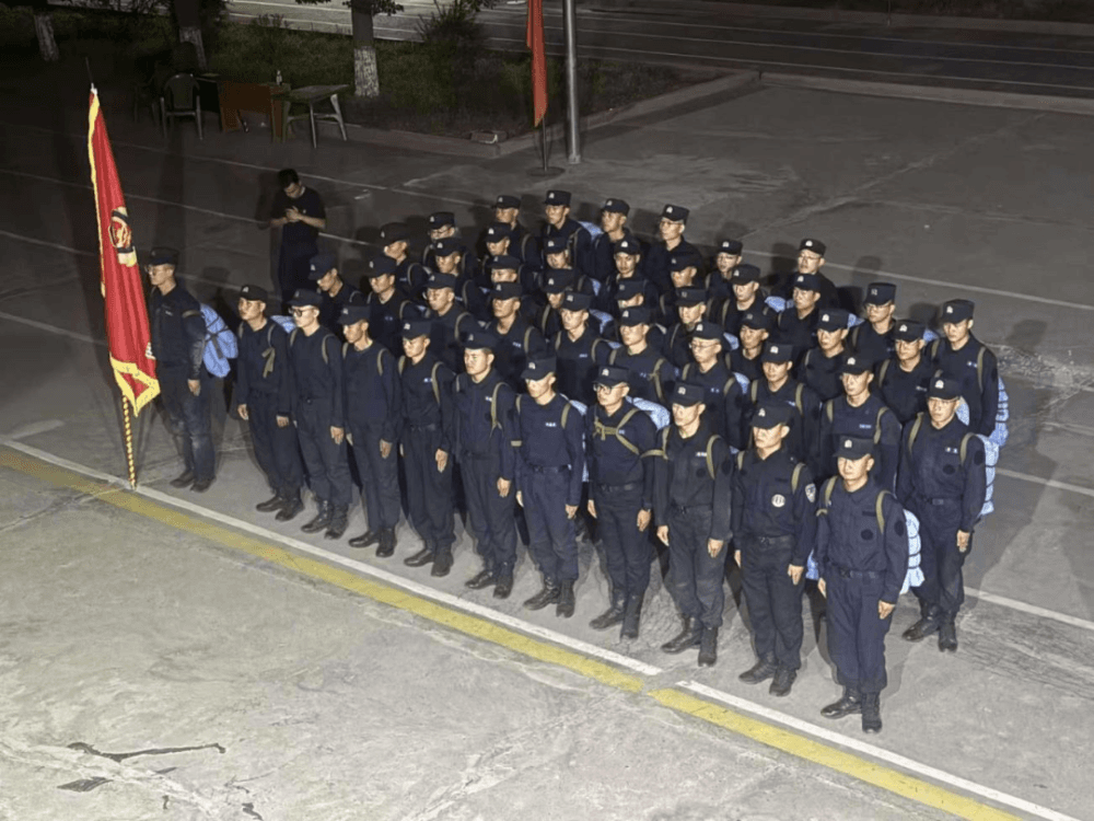 乌鲁木齐警训支队组织初任“魔鬼周”专项训练