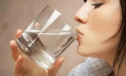 如何快速消除肚子胀气？这7种方法最有效~