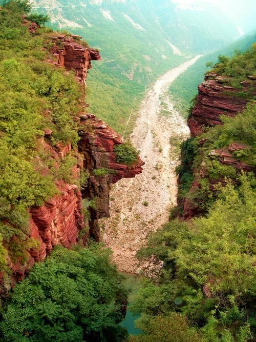 云台山红石峡为什么红？
