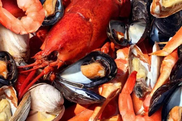 海虹毒素超标致多人中毒，专家解析海鲜食用安全要点