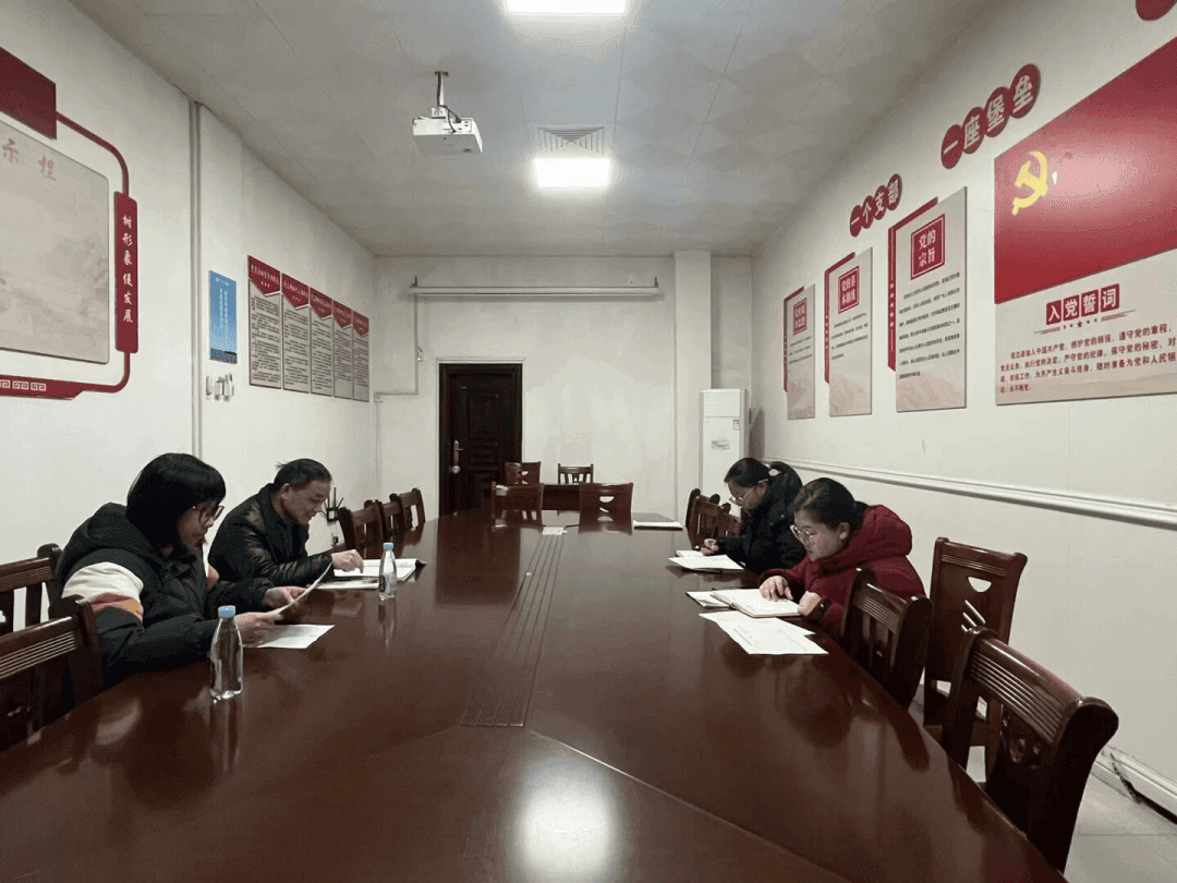 右江区人社局：就业政策“打包送”，车间发展添动力