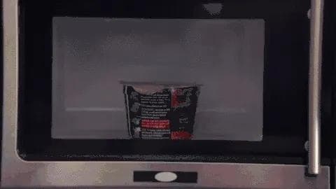 微波炉使用指南：这些材质和食物千万别放进微波炉