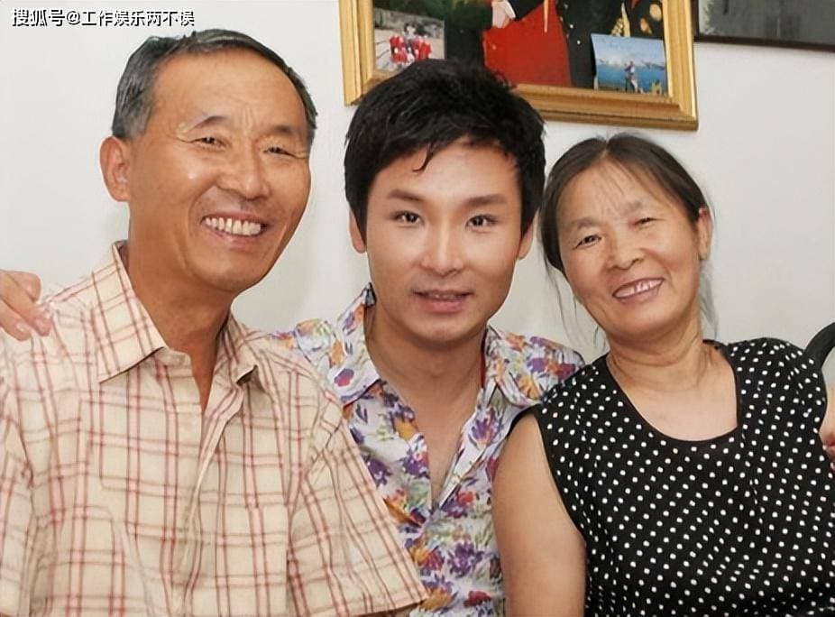 刘和刚：贫困少年逆袭成音乐巨星，他的成功之路为何引发如此多争议？