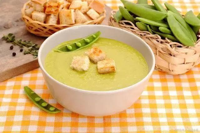 六个月宝宝辅食全攻略：吃什么、怎么加、小工具大推荐