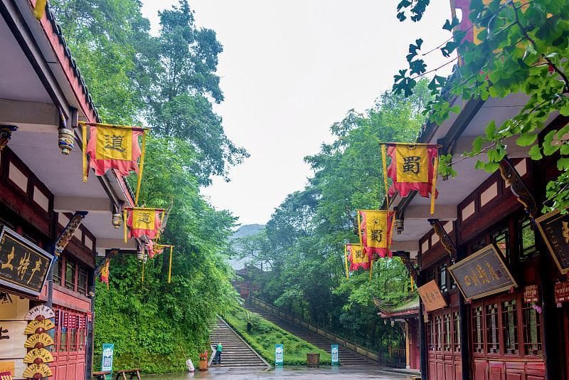 成都5A级景区美食探秘：入冬1日游，味蕾与风景的完美邂逅