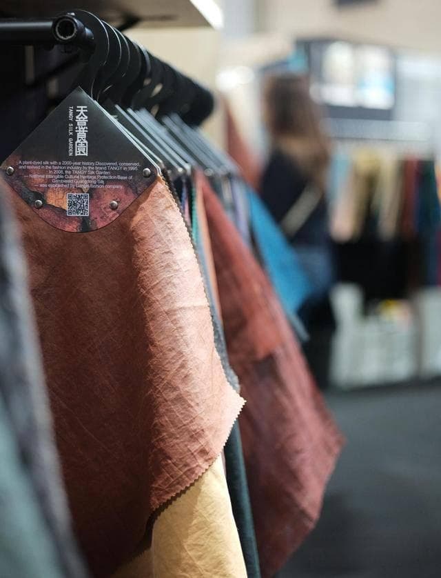 “东方瑰宝香云纱”闪耀巴黎PV展，展现非遗可持续时尚魅力