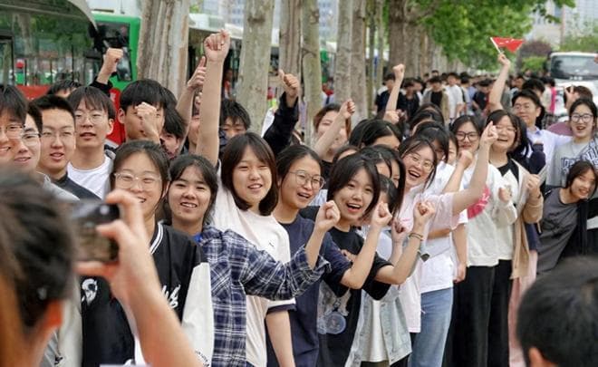 “高考钉子户”唐尚珺第16次高考，用数学模型分析2024年的分数
