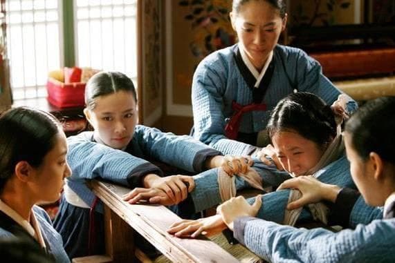 揭秘清朝宫女的五种刑罚：从背诵女训到羞耻的杖刑