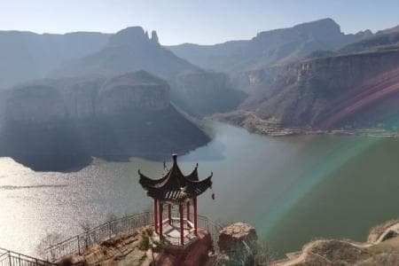 沙河市桃花源：集青山秀水与园林建筑于一体的特色风景区