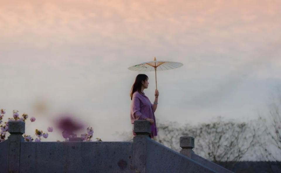 读了三遍《弘一法师传》我才明白：苦到尽头，便是悟
