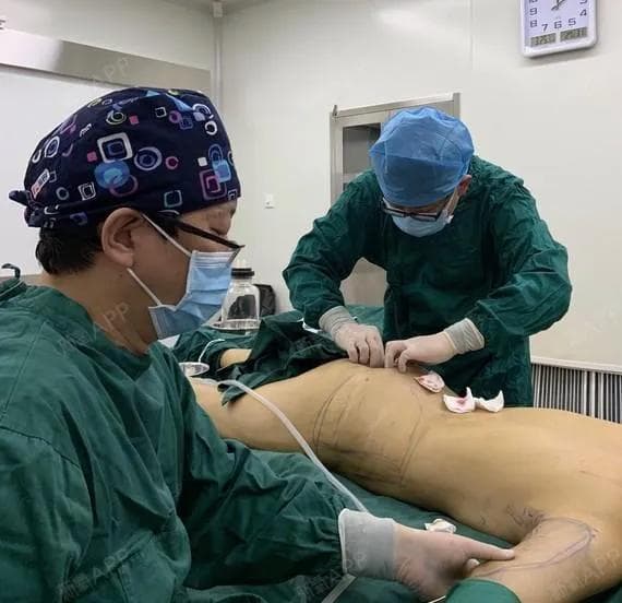 5个哑铃动作改善肩部滑脱，打造完美倒三角身材