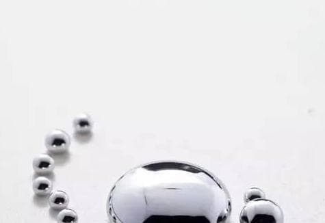 水银会沾到手上吗，水银体温计打破，放手里玩球球？一个小动作坑惨你