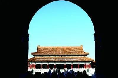 走近故宫文物修复师：用匠心妙手 为文物“祛病延年”