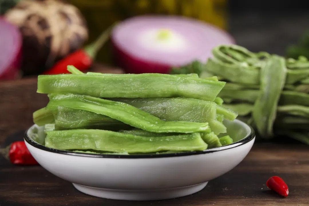 贡菜就是晒干的莴笋？揭秘贡菜与莴笋的区别