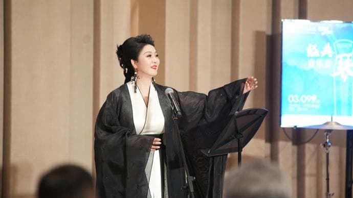 女高音歌唱家刘芳瑛：想让古老的琴歌焕发新的光彩