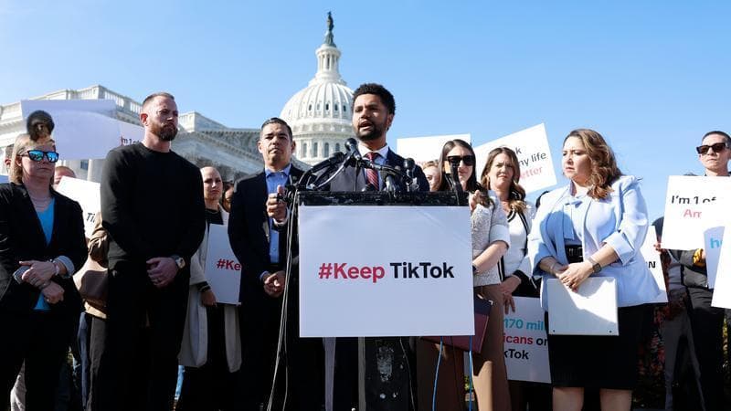 美国通过法案要求剥离TikTok，或将转向微软等买家