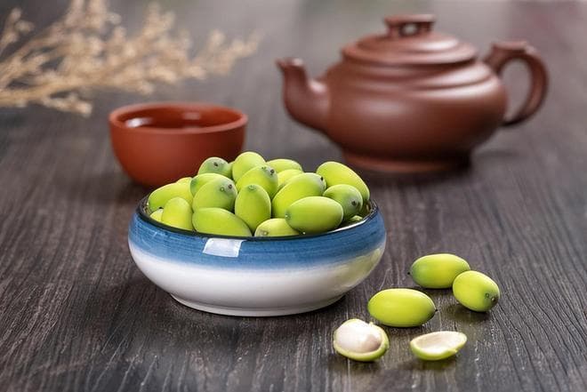 莲子红枣汤：夏日养心安神的黄金搭档，一觉到天亮