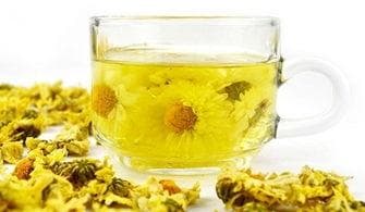 菊花茶的泡法简单，组合方便，需根据体质选择搭配