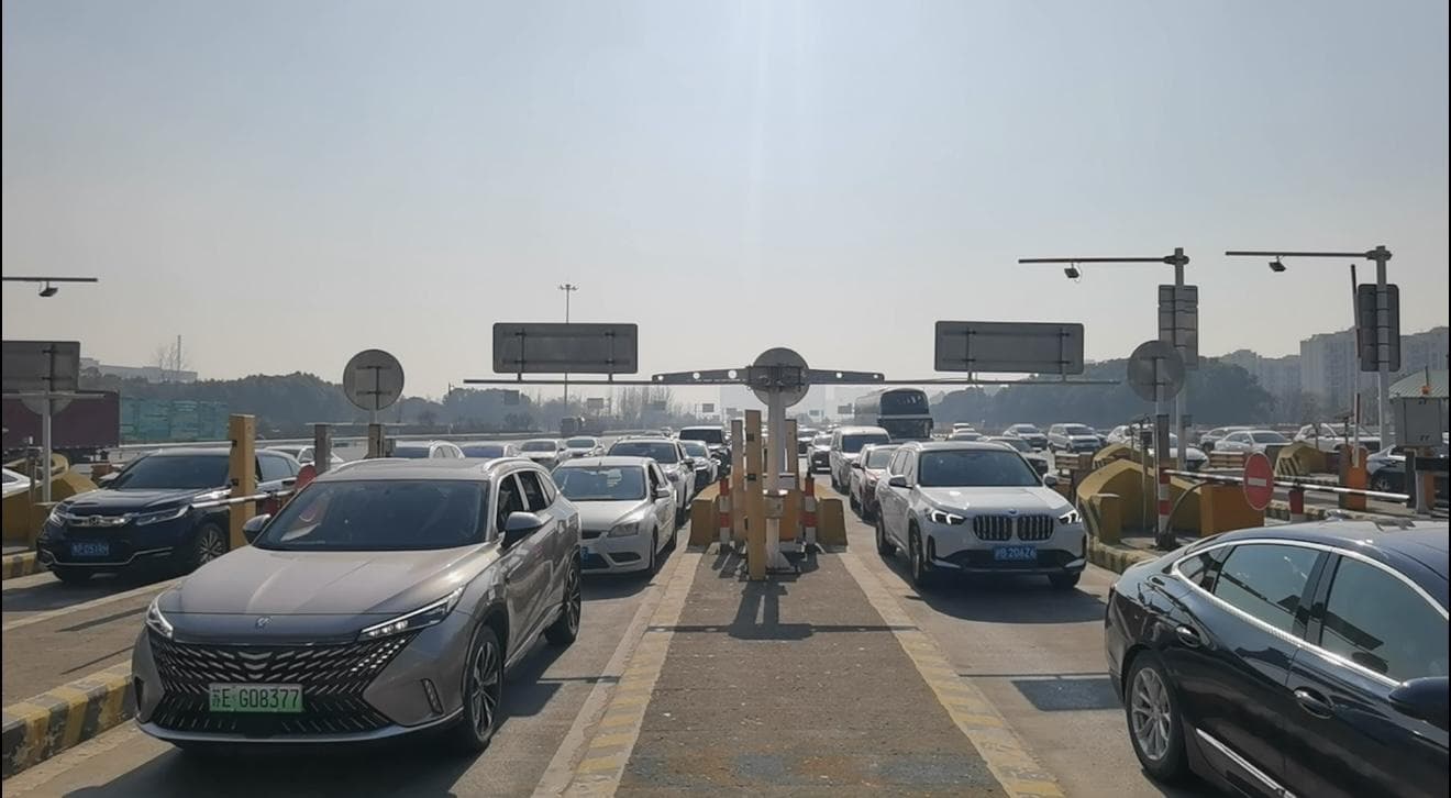 春节期间南京热门景区商圈易拥堵 交警提醒这么“做”