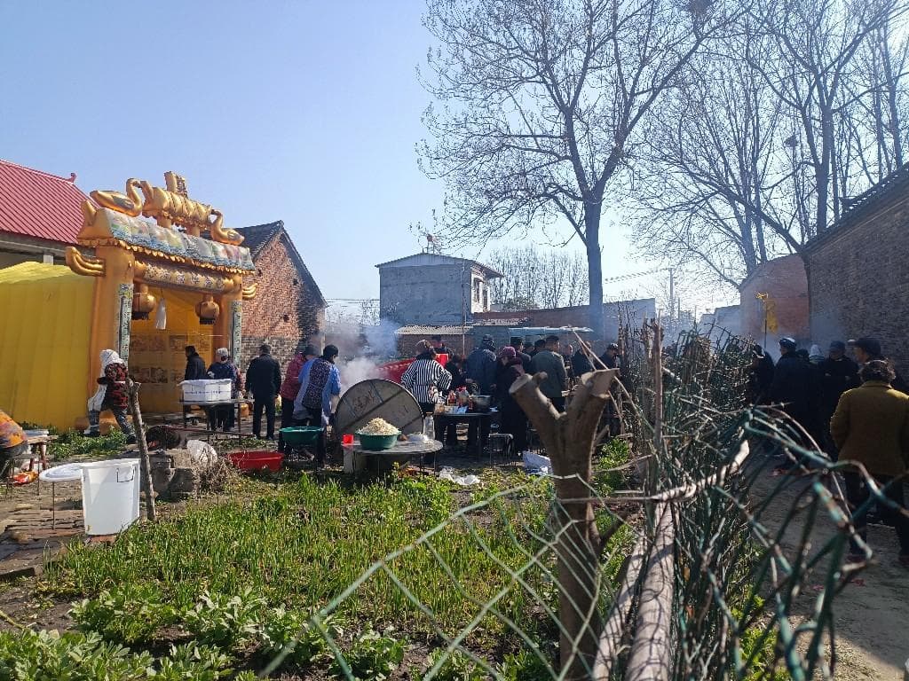 西平县操场村：“厚养”扬孝道 “薄葬”树新风