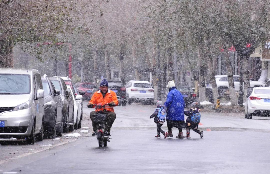 沈阳发布三预警：强降雪、降温16℃、道路结冰