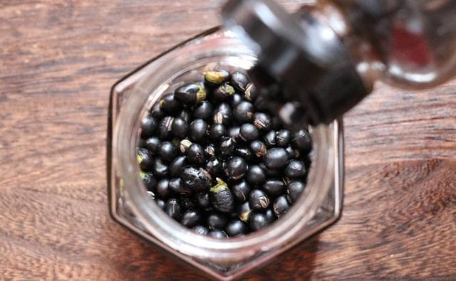 醋泡黑豆成养生新宠：营养价值与制作方法详解